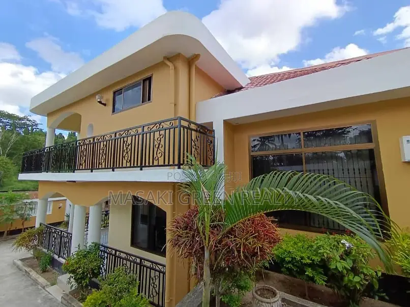 6bdrm House in Msuguru Estate, Kinondoni for sale