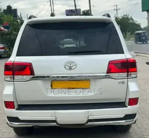 Toyota Land Cruiser 2017 White