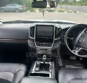 Toyota Land Cruiser 2017 White