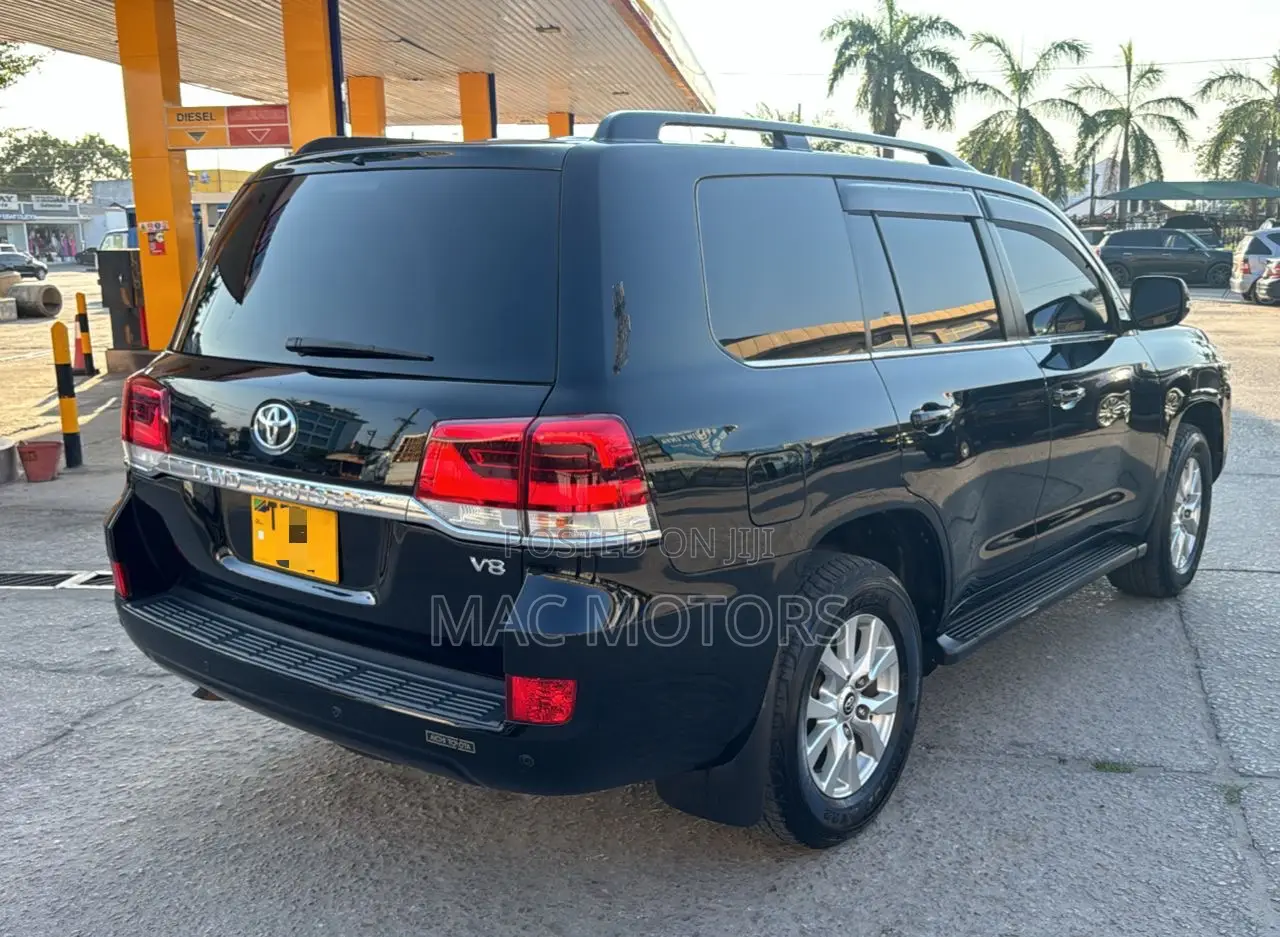 Toyota Land Cruiser 4.5 V8 VXR 2018 Black