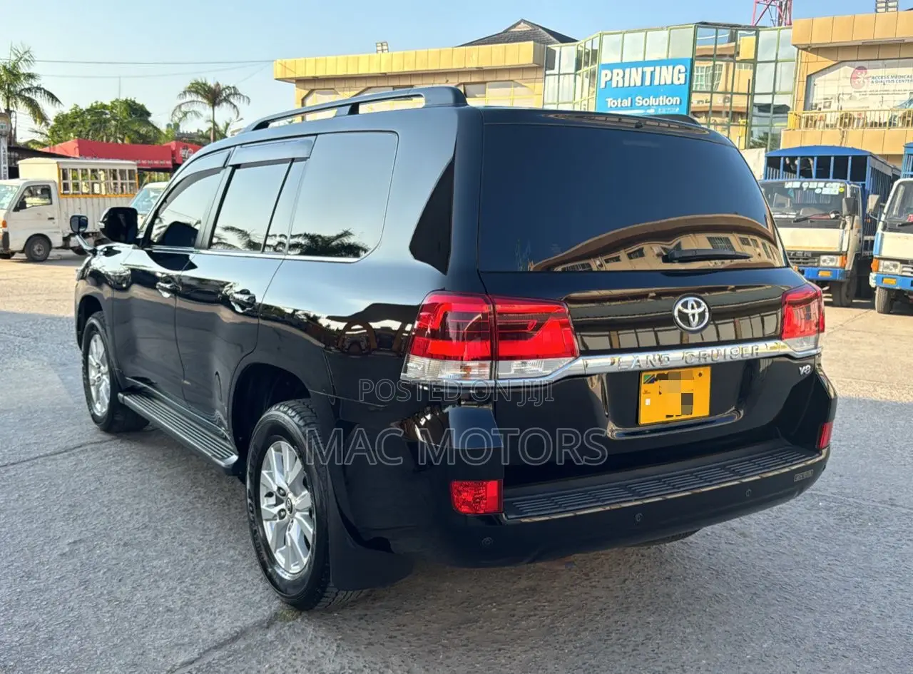 Toyota Land Cruiser 4.5 V8 VXR 2018 Black