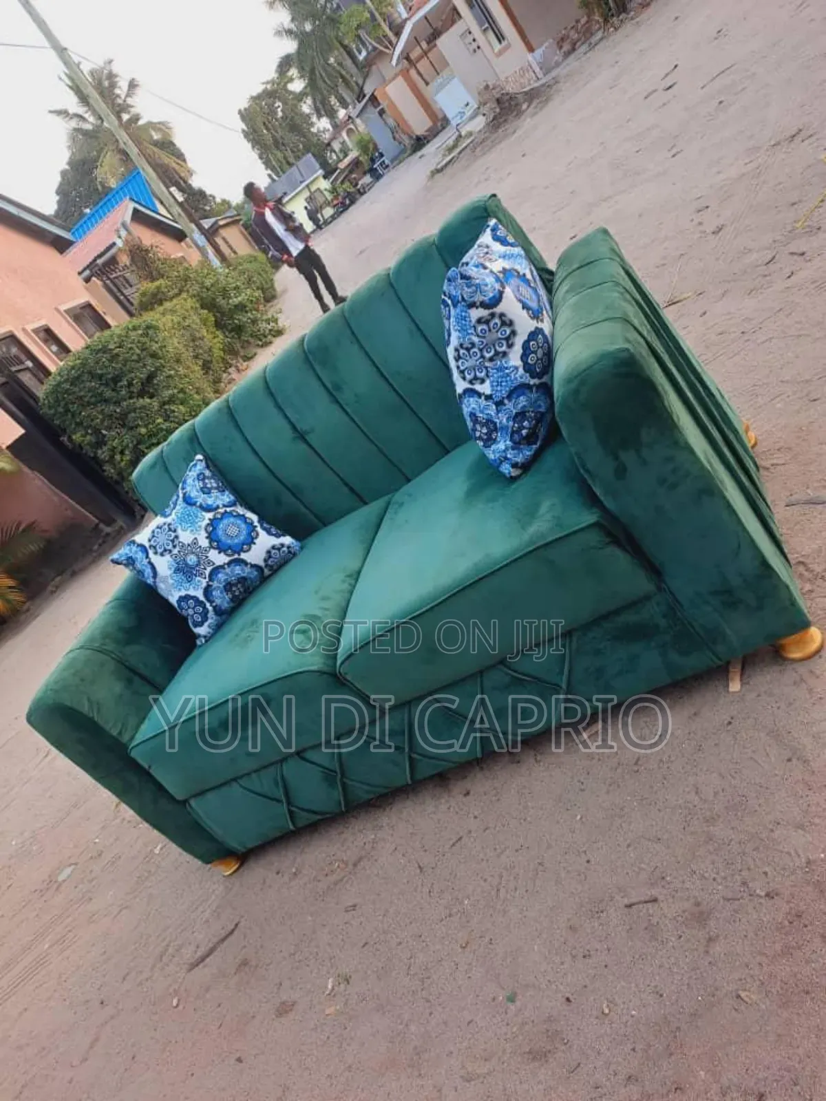 Sofa Kali Sana Mpya