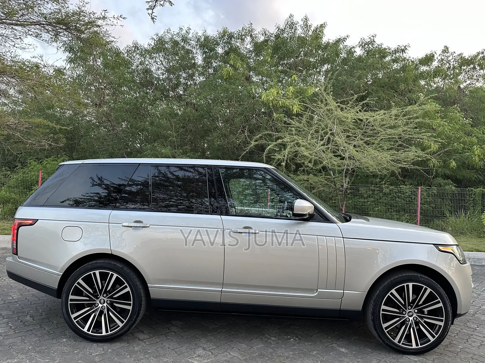 Land Rover Discovery 2015 Gold