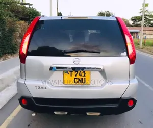 Nissan X-Trail 2010 Silver