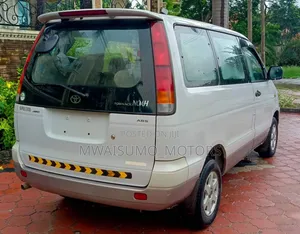 Toyota Noah 2001 Off white