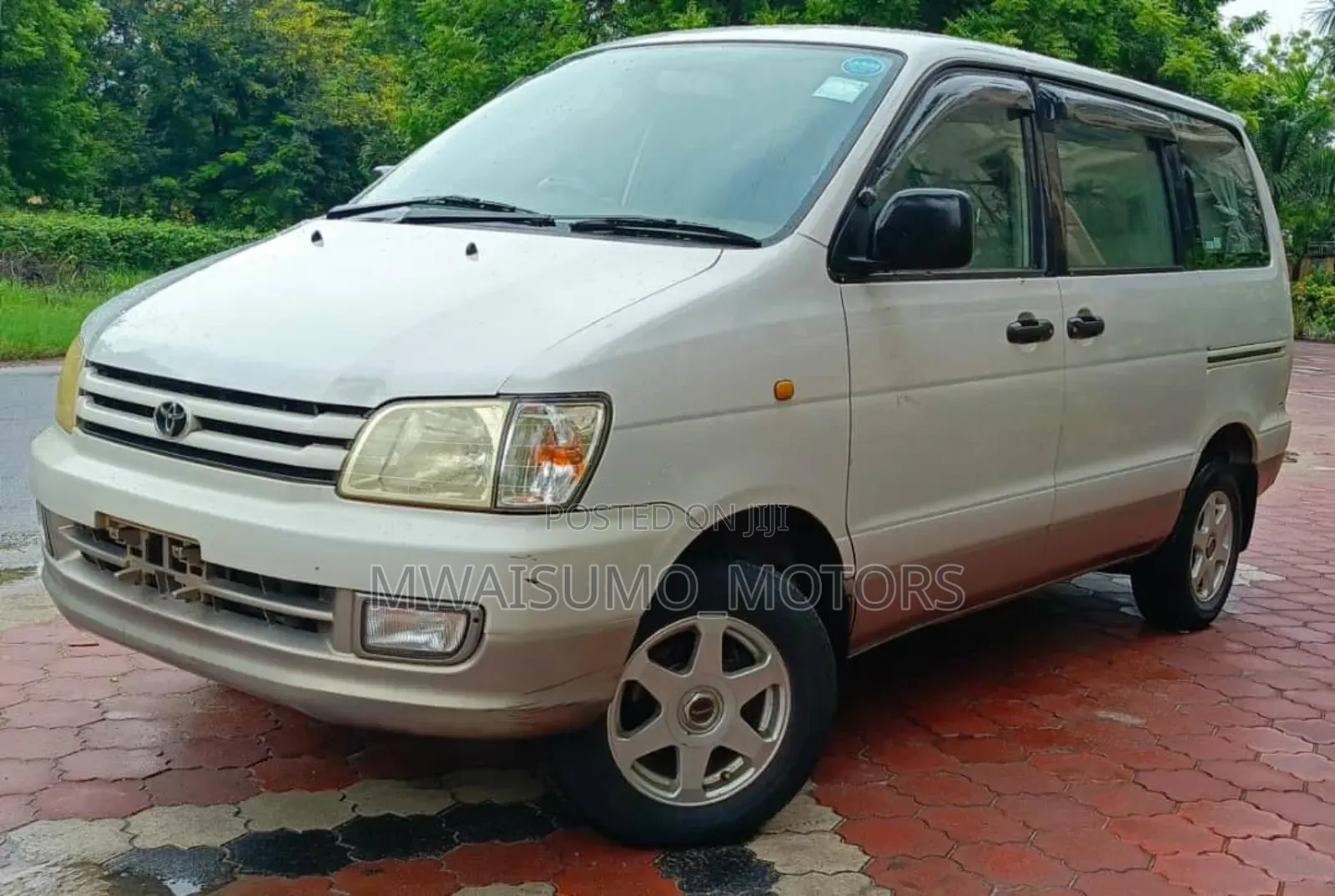 Toyota Noah 2001 Off white