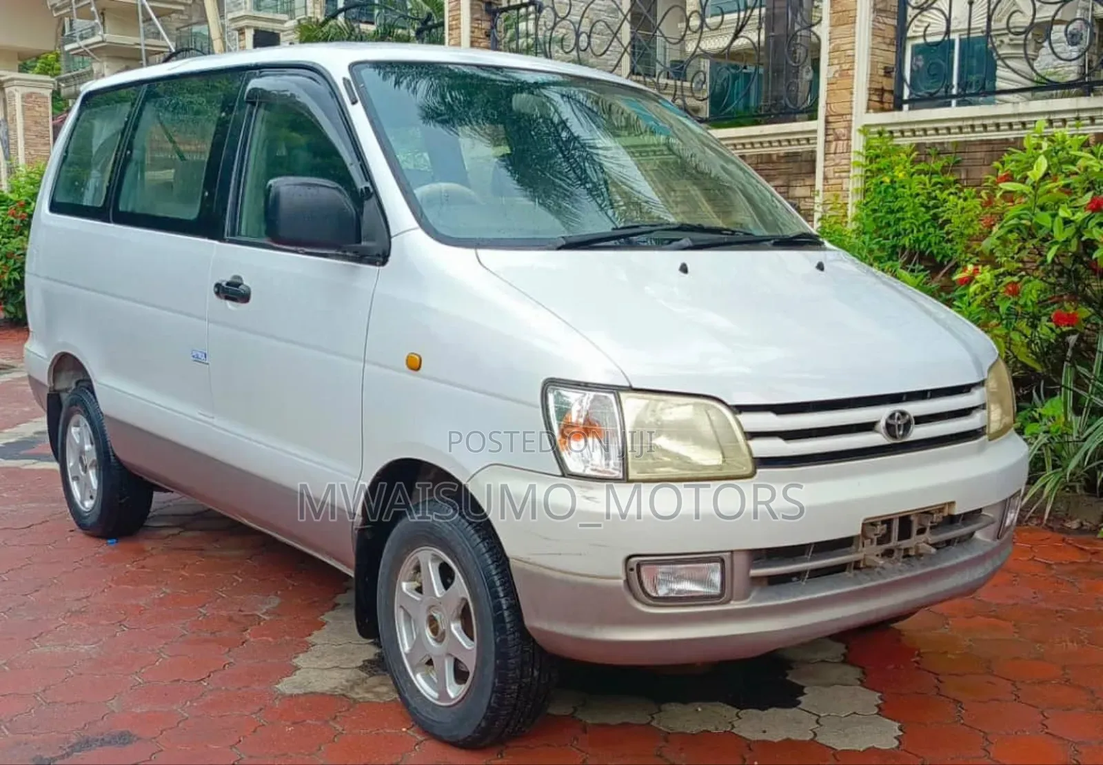 Toyota Noah 2001 Off white