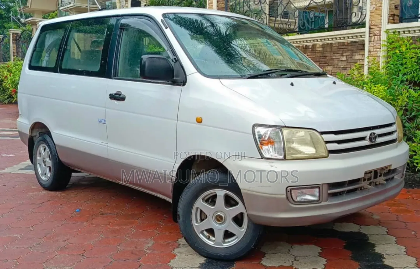 Toyota Noah 2001 Off white