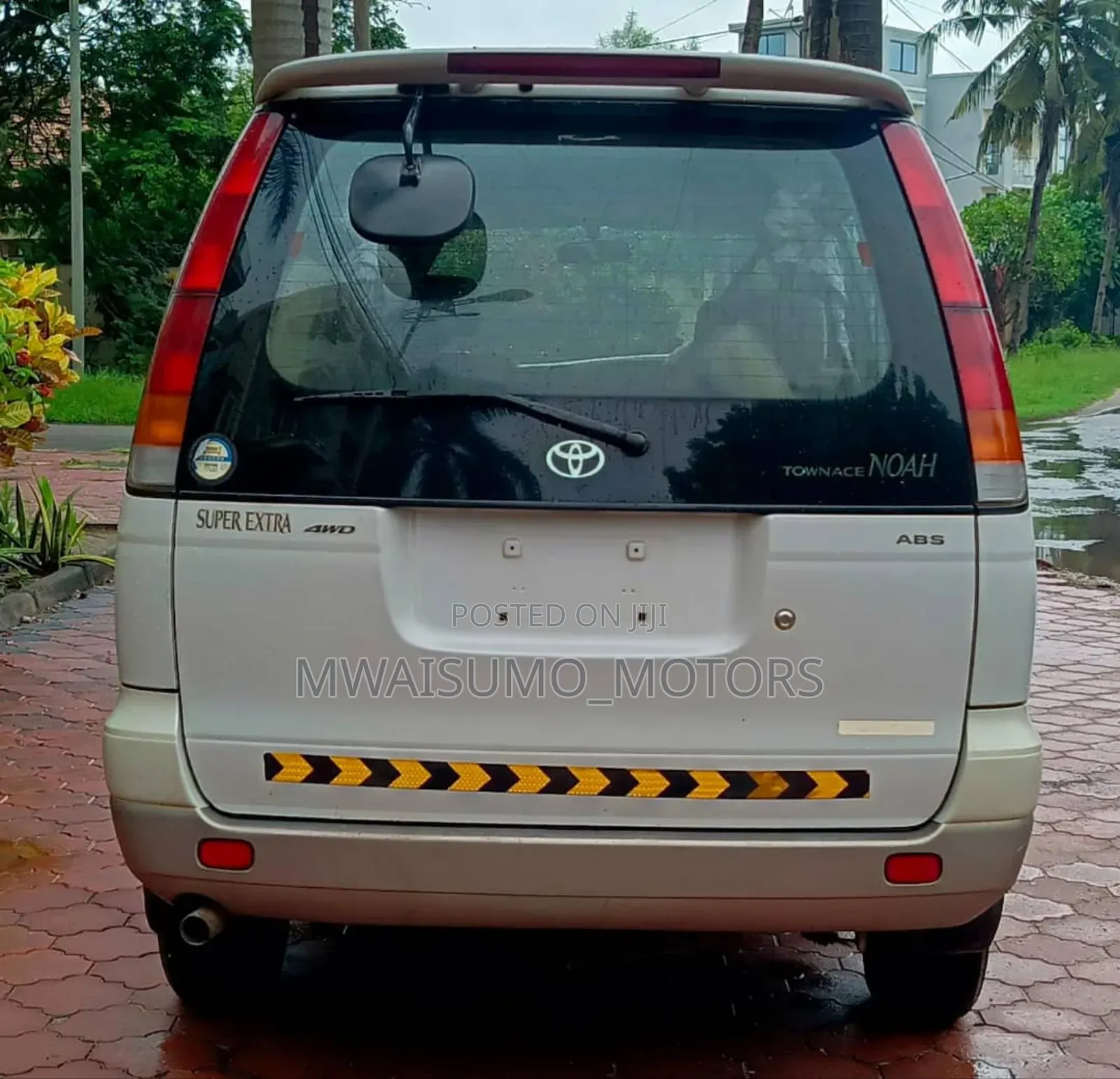 Toyota Noah 2001 Off white