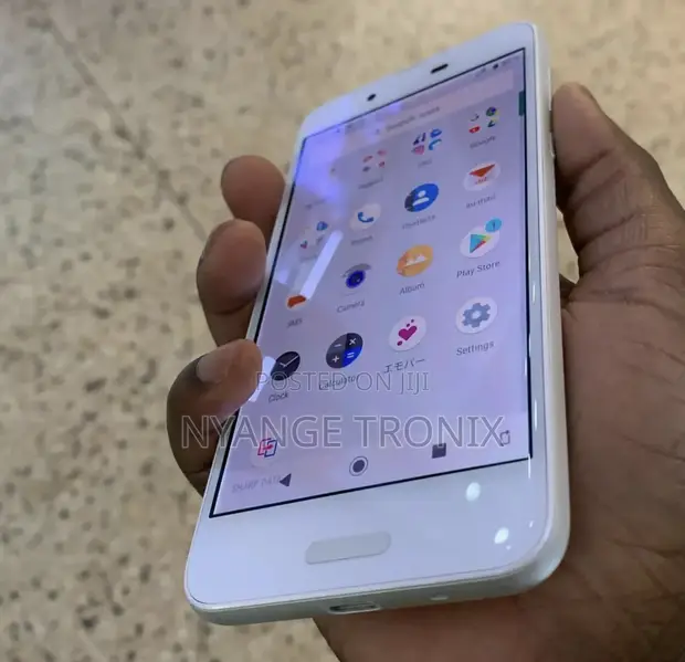 Sharp Aquos Sense SHV40 32 GB White in Ilala - Mobile Phones