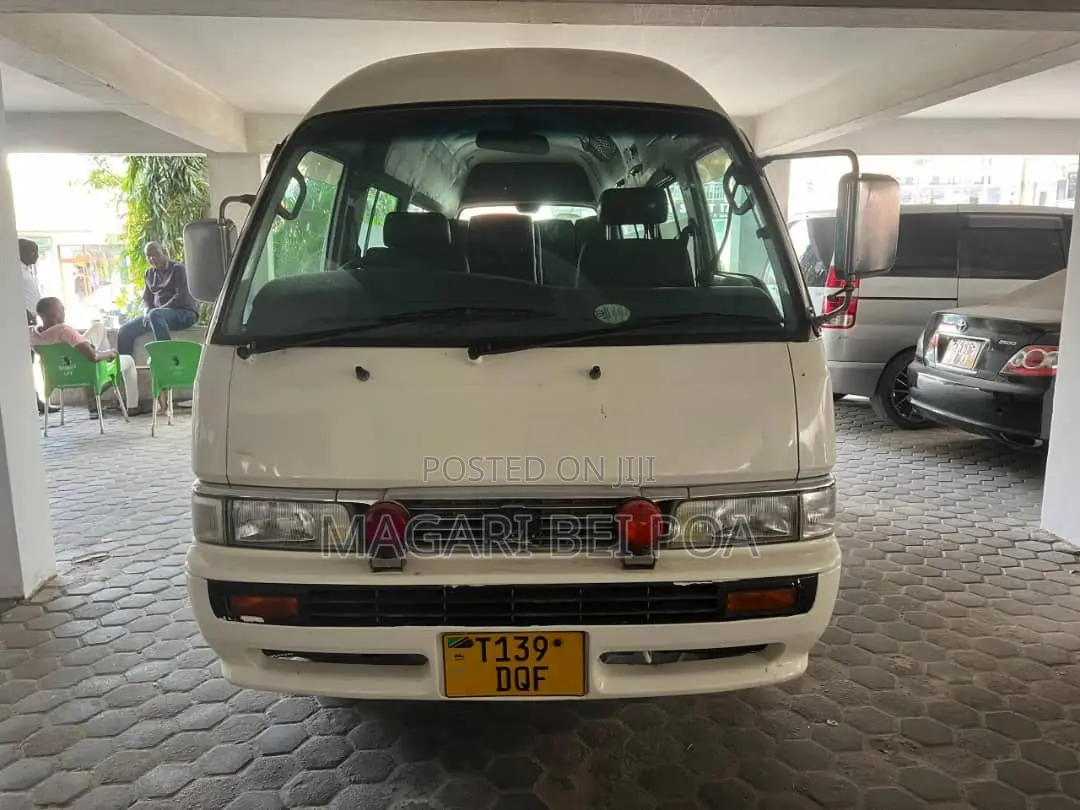 Nissan Caravan (Urvan) 2003 White