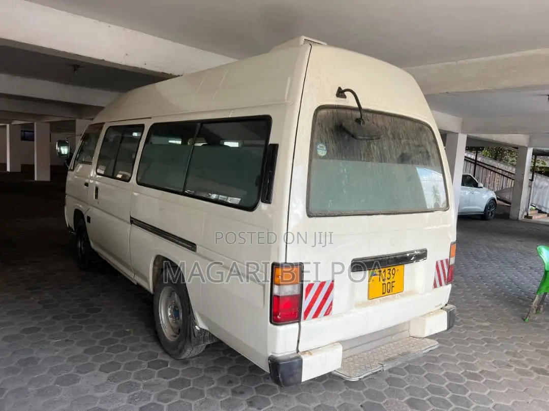Nissan Caravan (Urvan) 2003 White