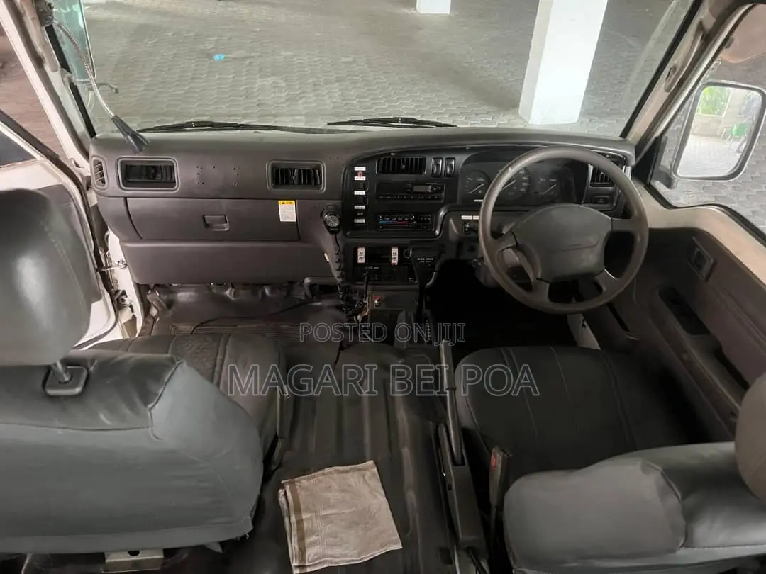 Nissan Caravan (Urvan) 2003 White