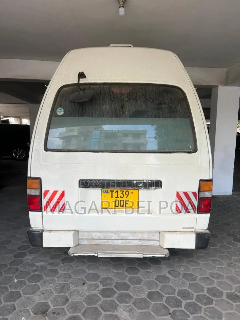 Nissan Caravan (Urvan) 2003 White