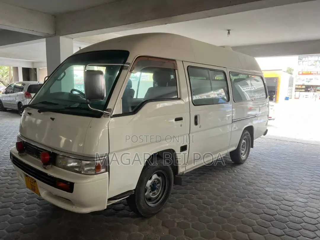 Nissan Caravan (Urvan) 2003 White