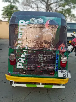 Bajaj Avenger 200 2023 Green