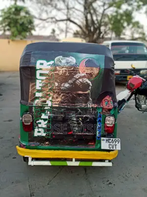 Bajaj Avenger 200 2023 Green