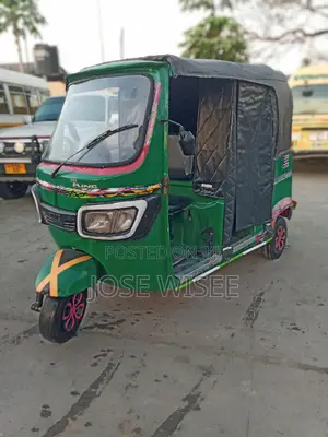 Bajaj Avenger 200 2023 Green