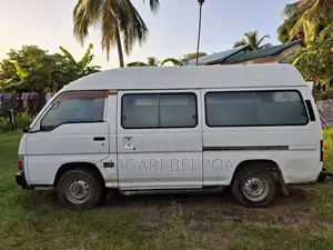 Nissan Caravan (Urvan) 2000 White
