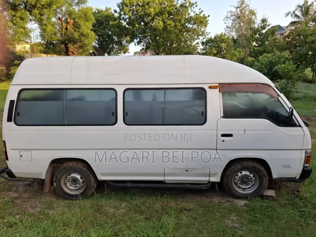 Nissan Caravan (Urvan) 2000 White