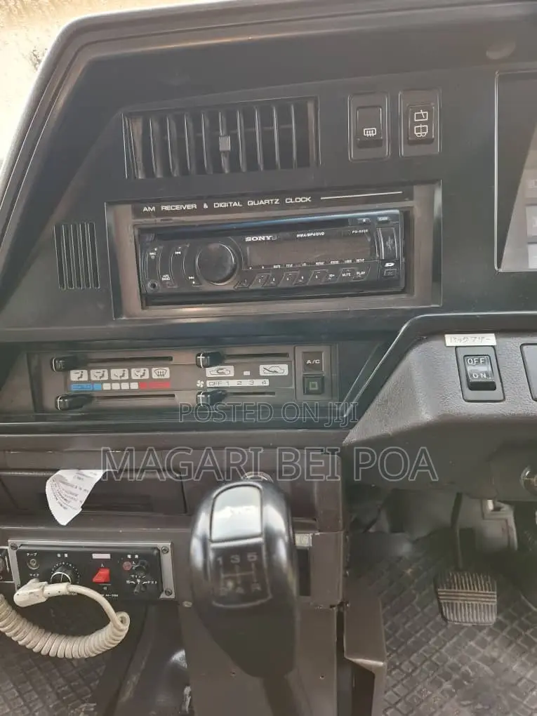 Nissan Caravan (Urvan) 2000 White