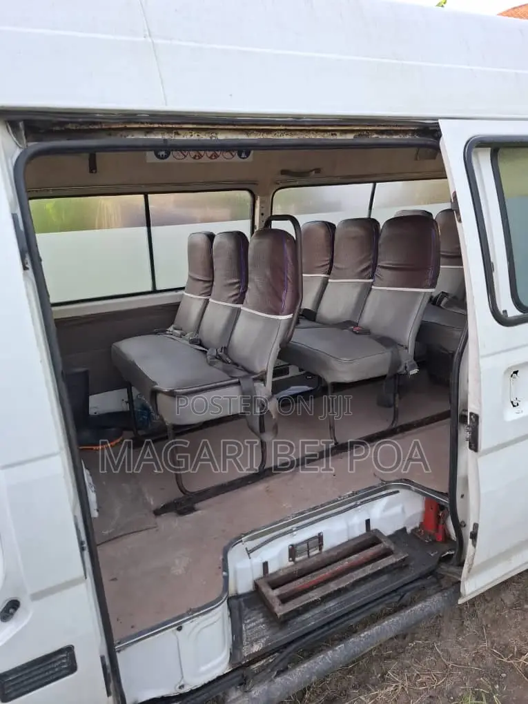 Nissan Caravan (Urvan) 2000 White