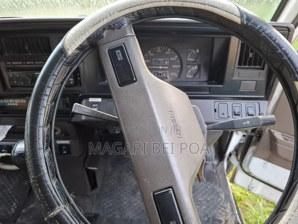Nissan Caravan (Urvan) 2000 White