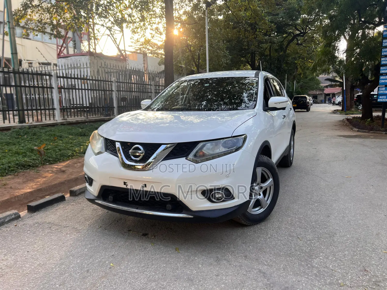 Nissan X-Trail 2.0 Petrol FWD 2015 White