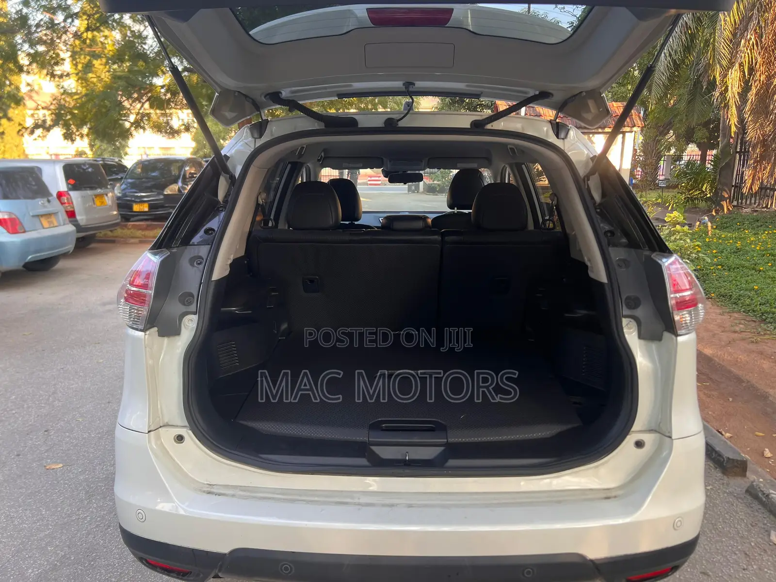 Nissan X-Trail 2.0 Petrol FWD 2015 White