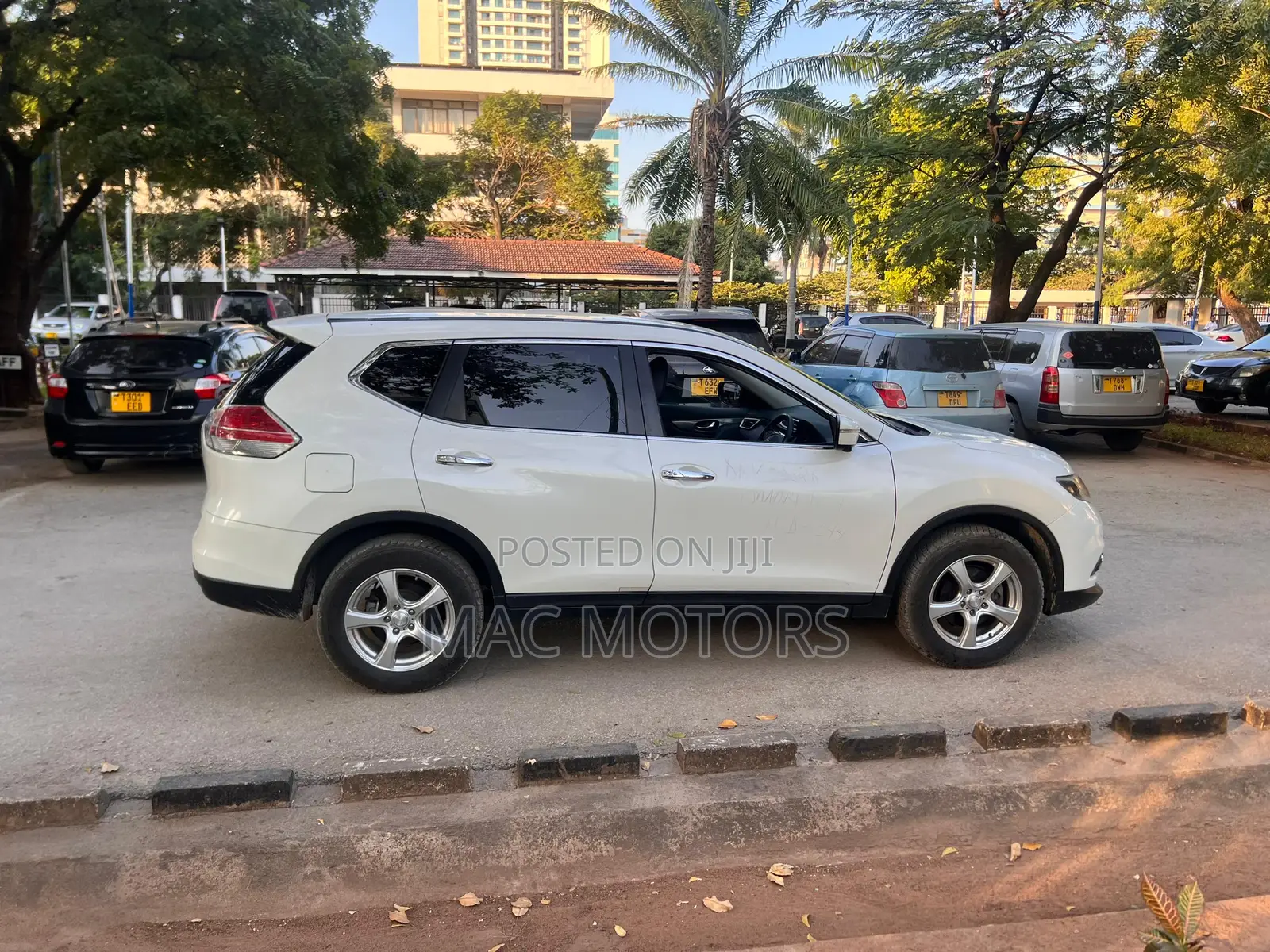 Nissan X-Trail 2.0 Petrol FWD 2015 White