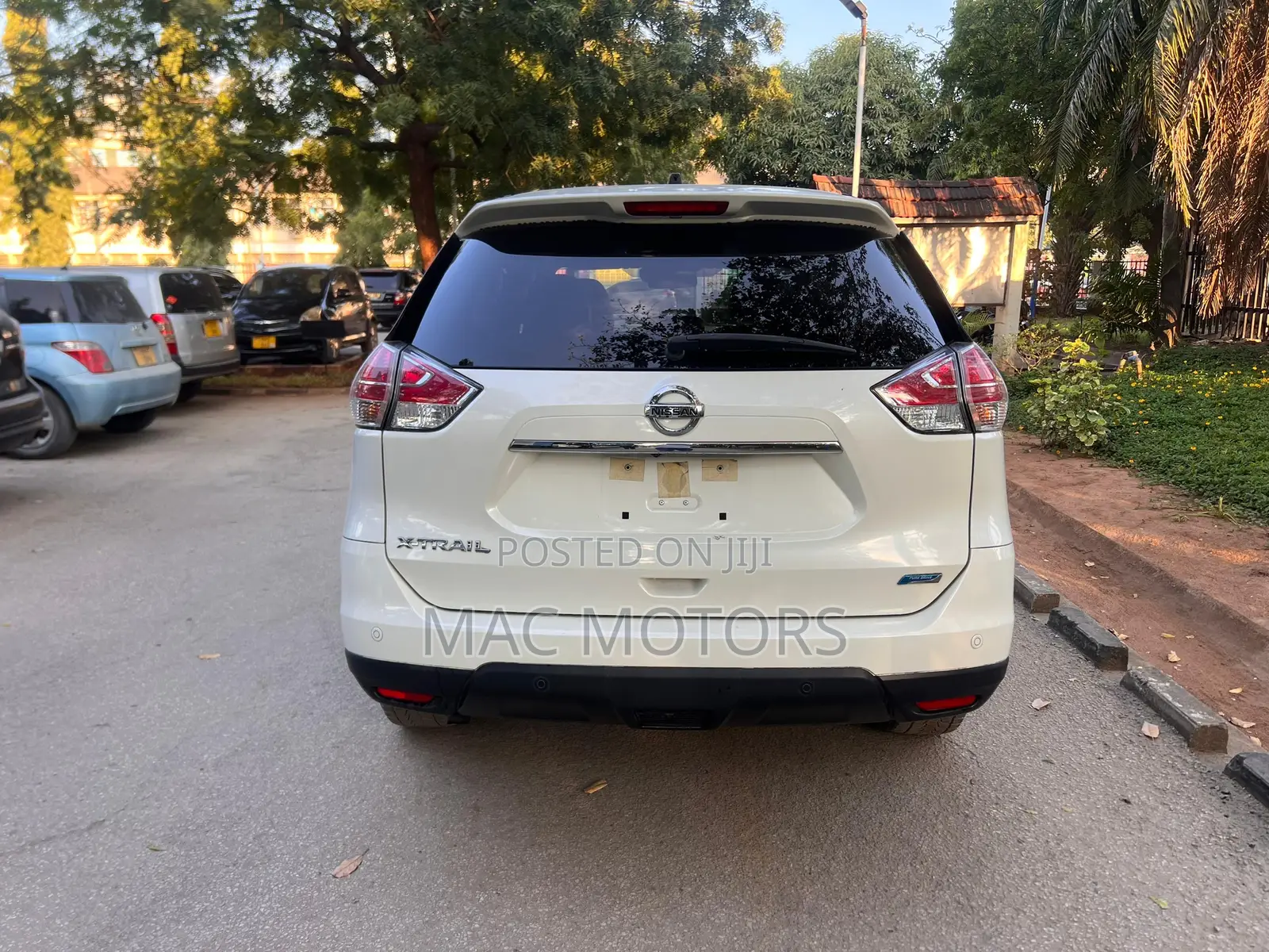 Nissan X-Trail 2.0 Petrol FWD 2015 White