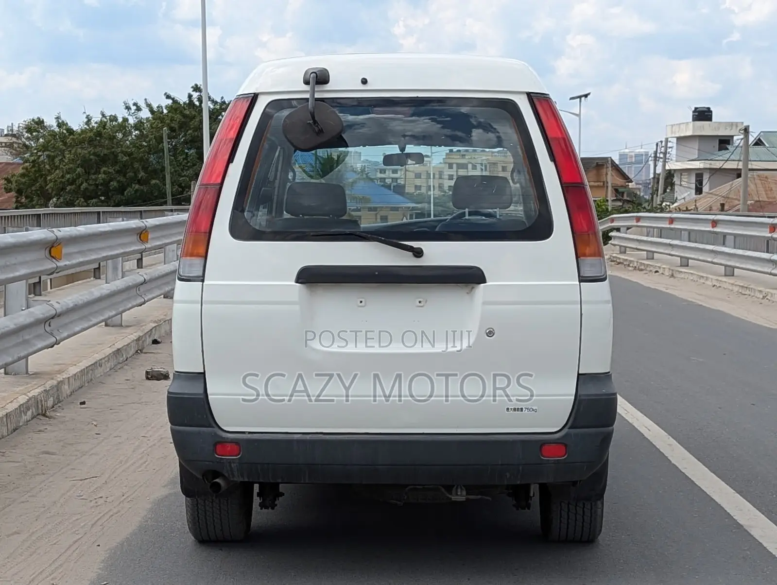 Toyota Noah 2001 White