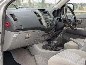 Toyota Hilux 2006 Silver