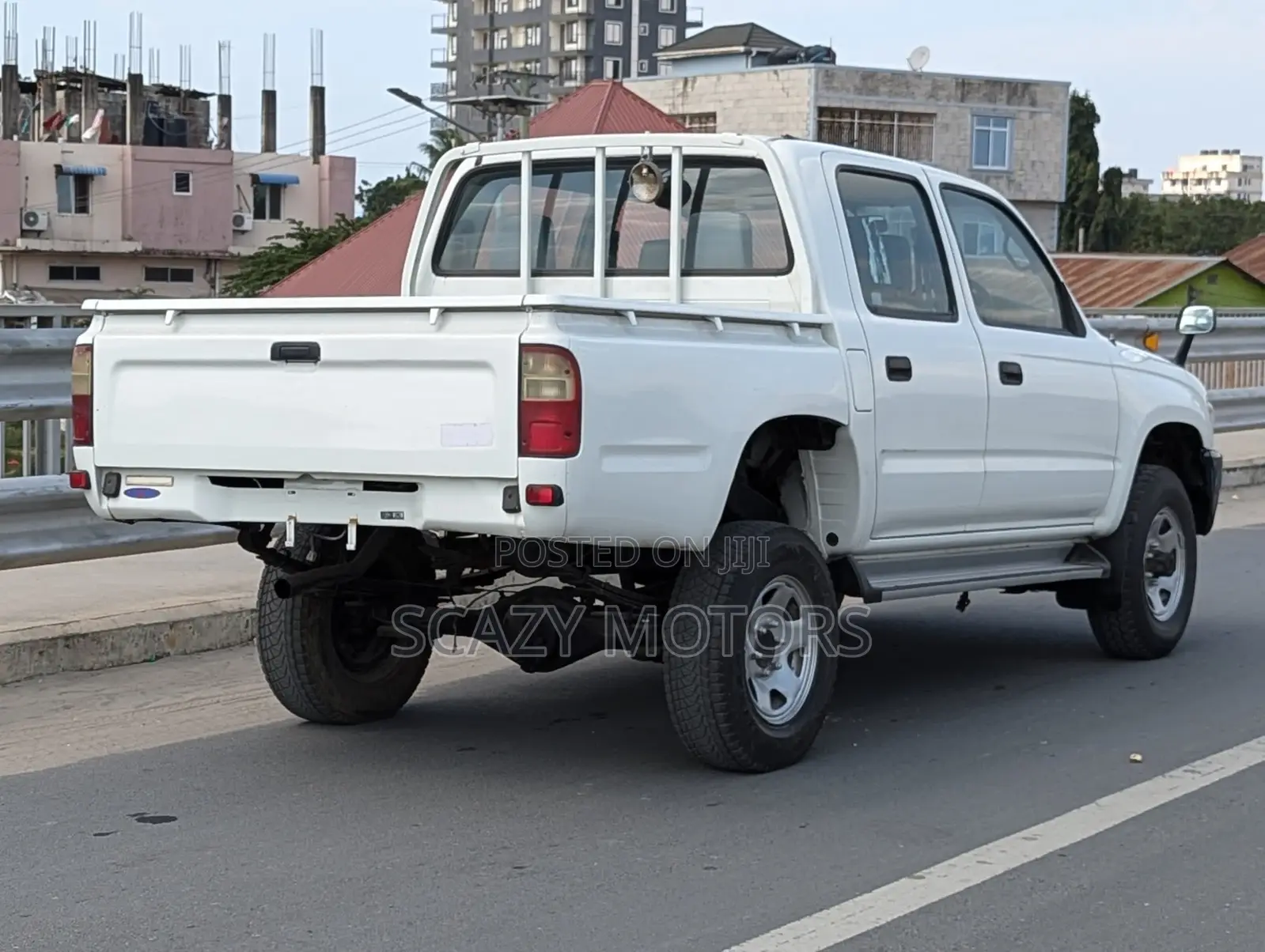 Toyota Hilux 1999 White