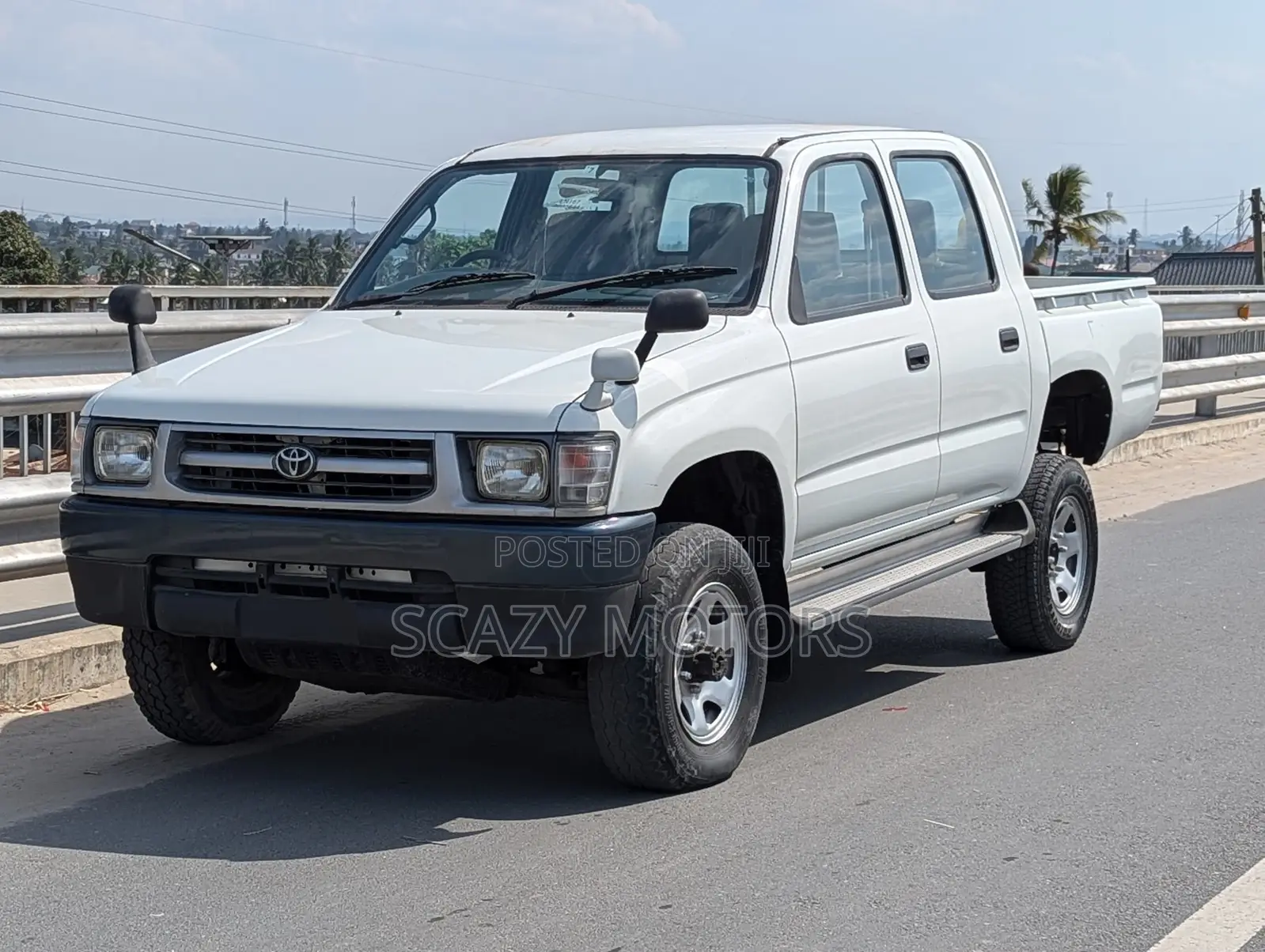 Toyota Hilux 1999 White
