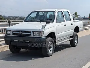 Toyota Hilux 1999 White