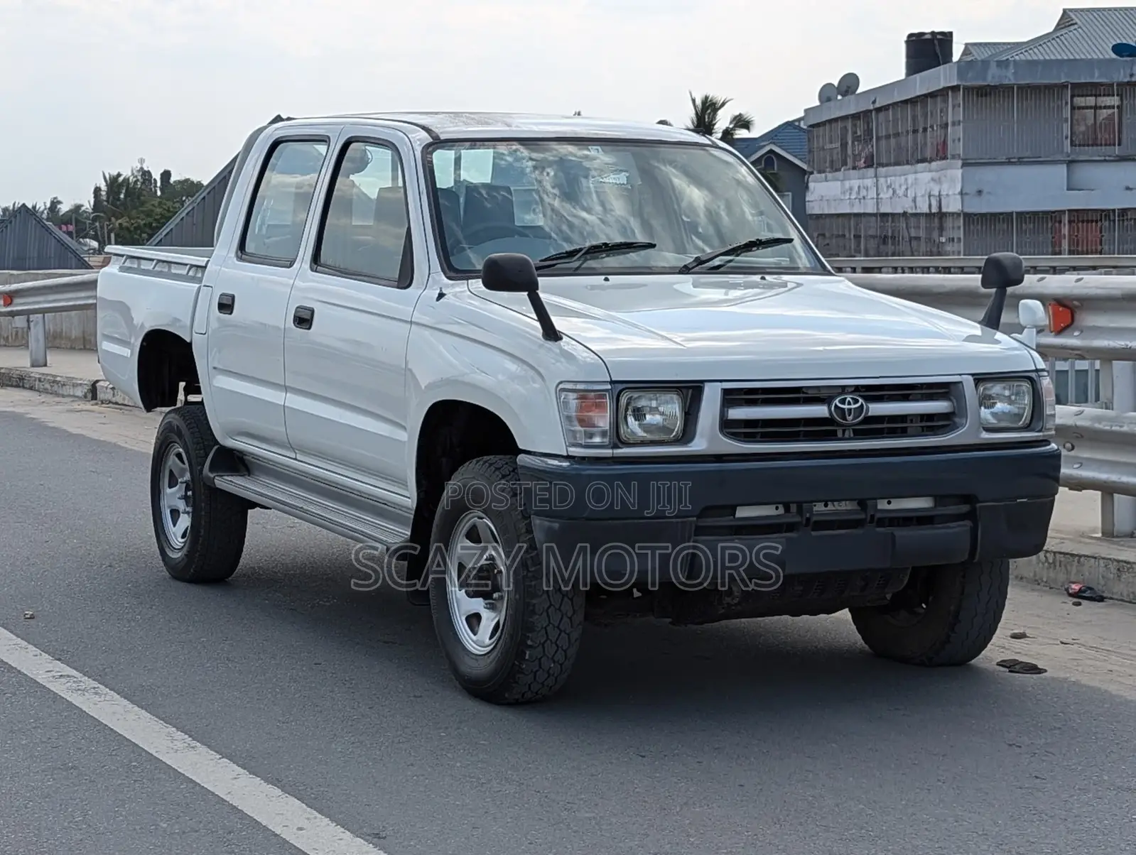 Toyota Hilux 1999 White