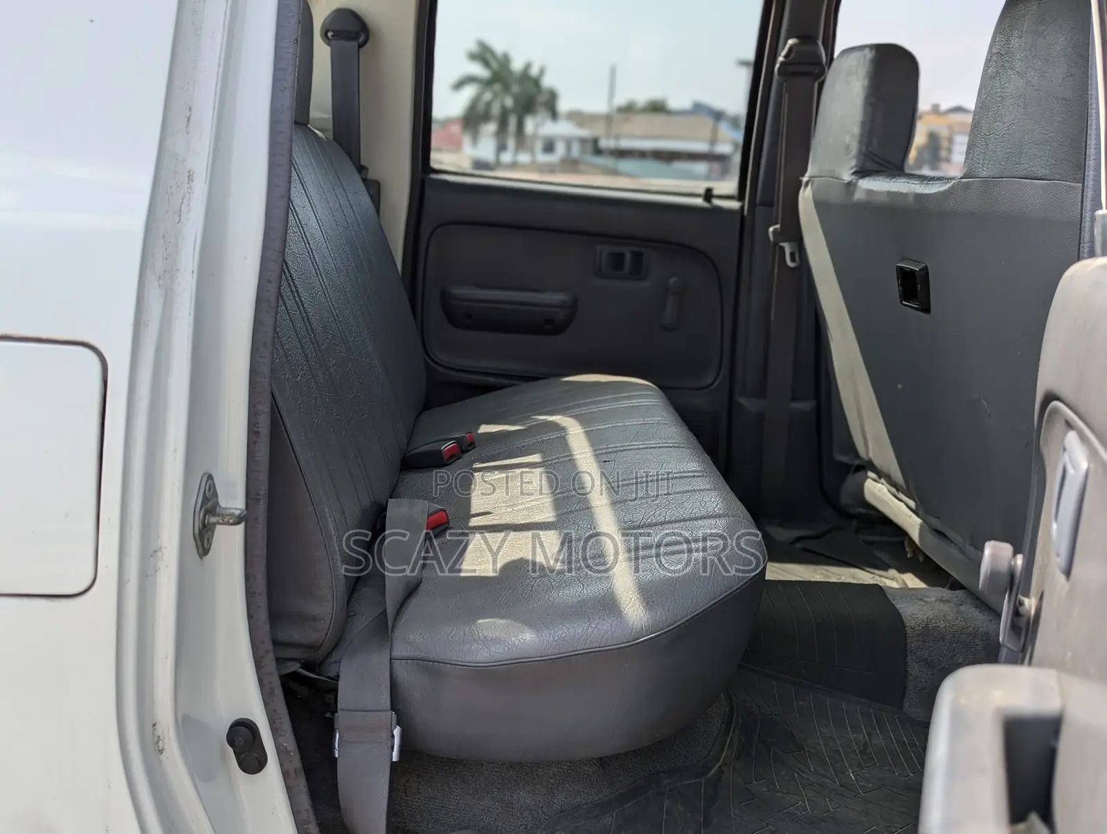 Toyota Hilux 1999 White