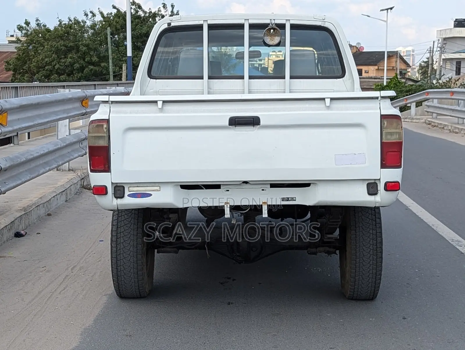 Toyota Hilux 1999 White