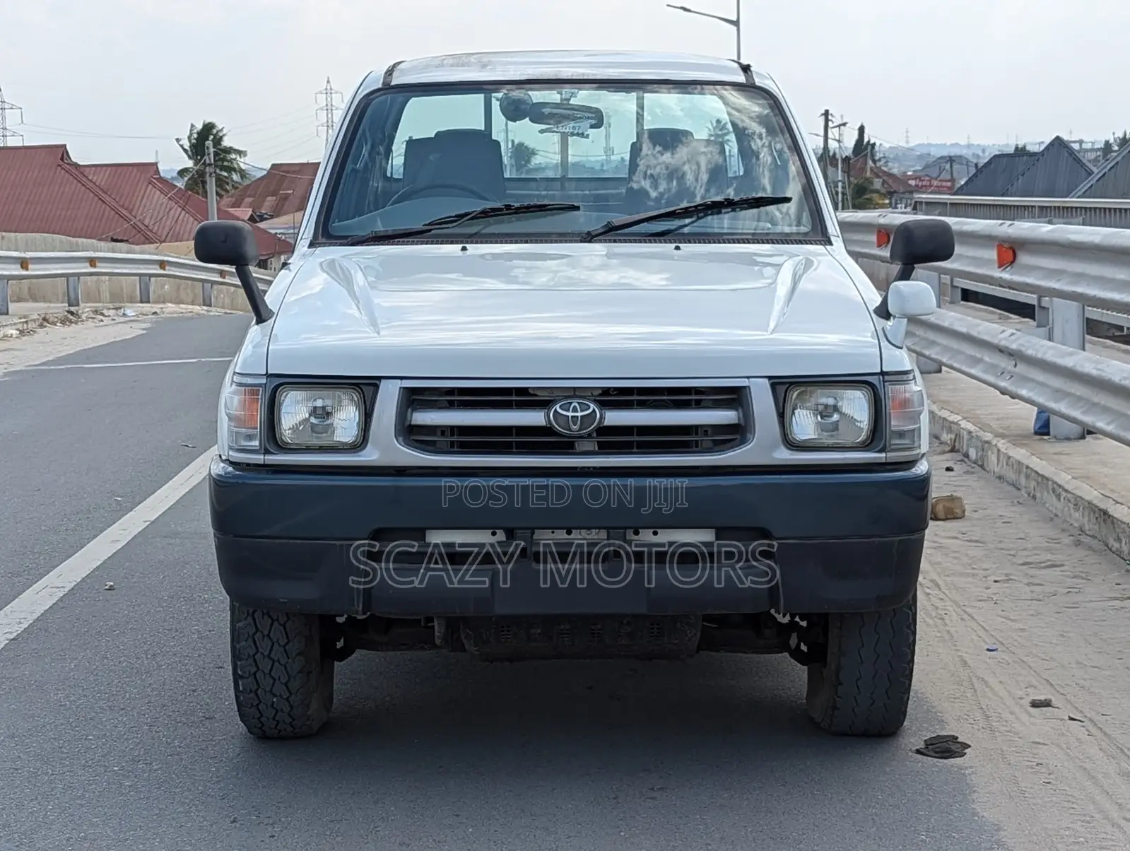 Toyota Hilux 1999 White