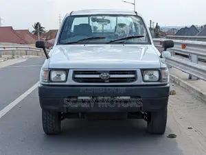 Toyota Hilux 1999 White