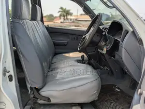Toyota Hilux 1999 White