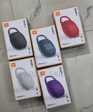 JBL Clip 5.