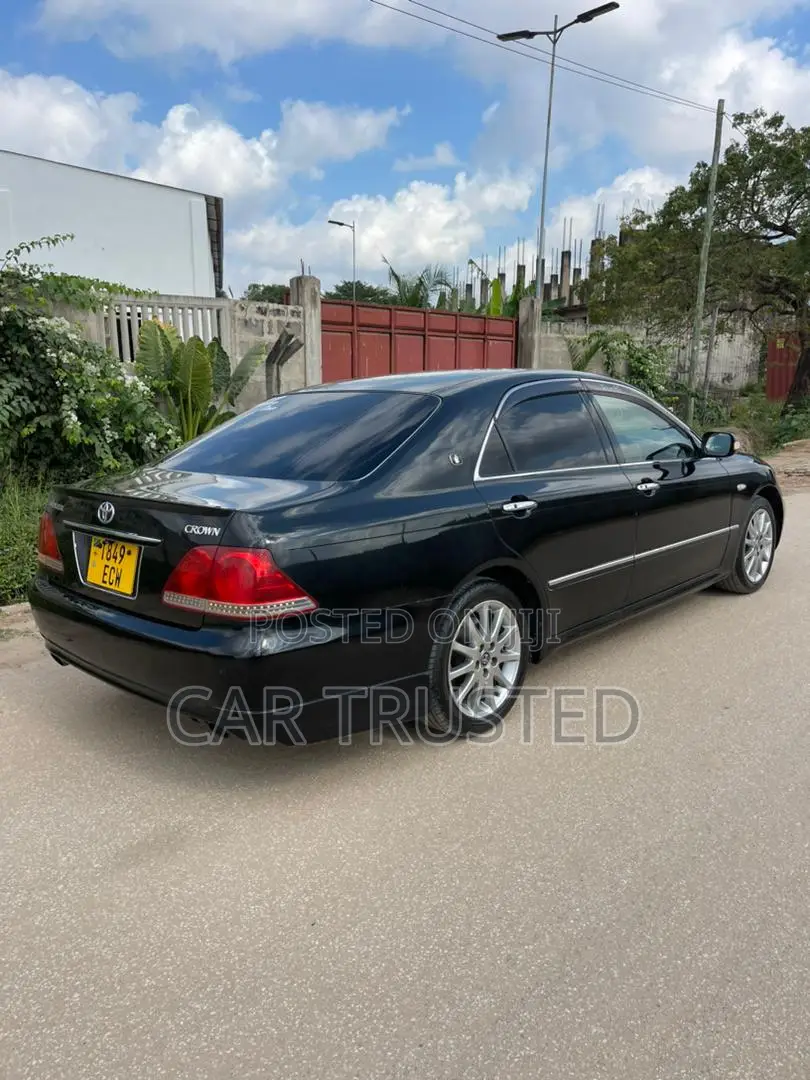 Toyota Crown Royale 2005 Black