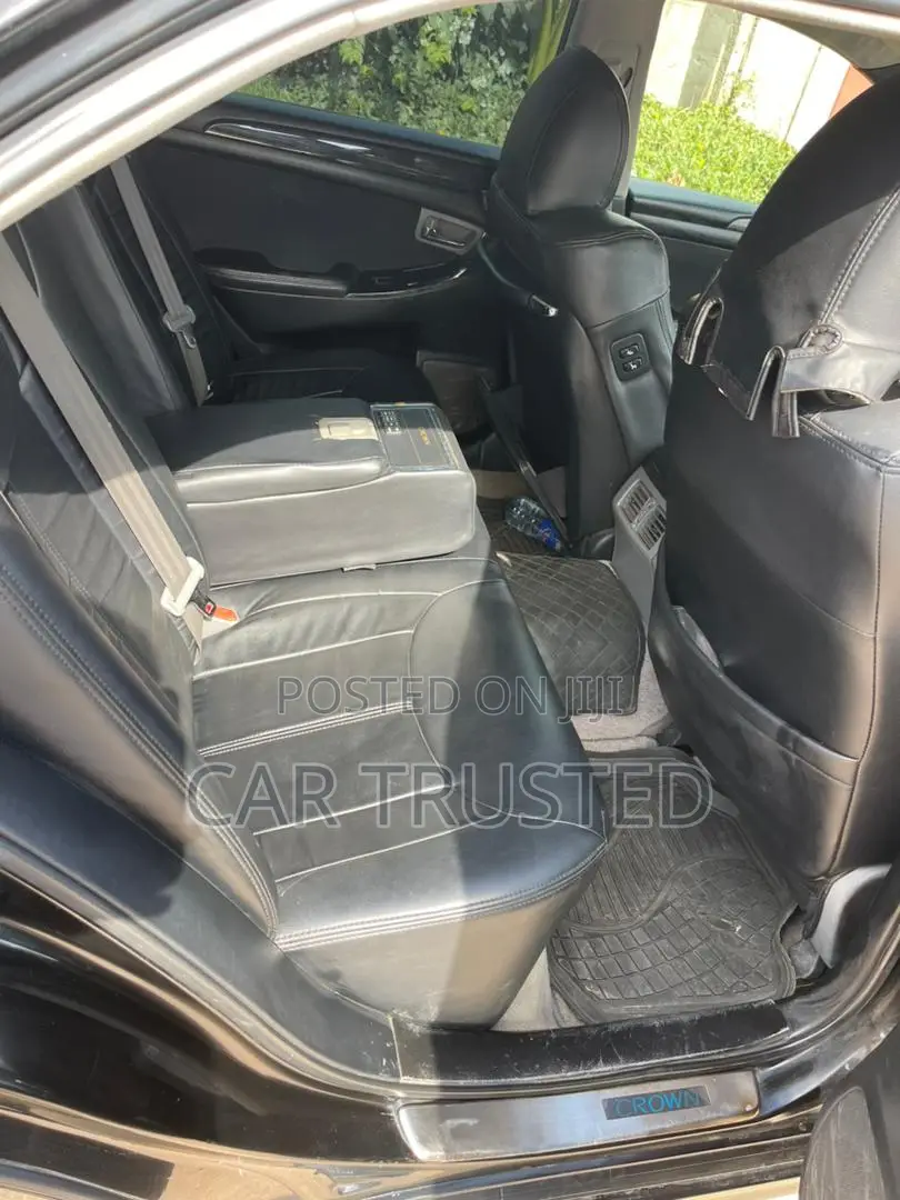 Toyota Crown Royale 2005 Black