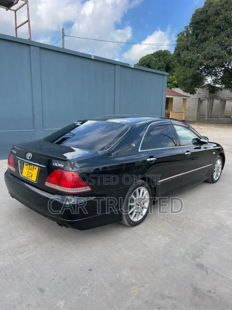 Toyota Crown Royale 2005 Black