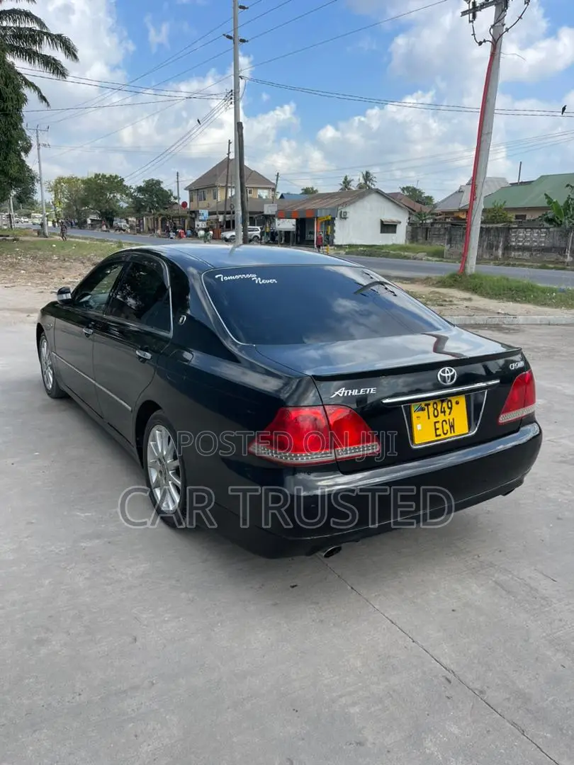 Toyota Crown Royale 2005 Black