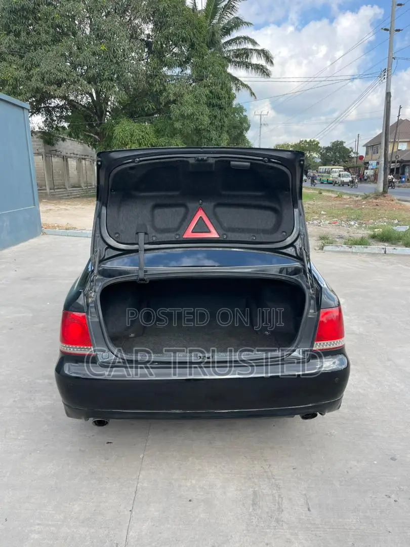 Toyota Crown Royale 2005 Black