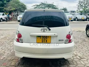 Toyota IST 2004 White