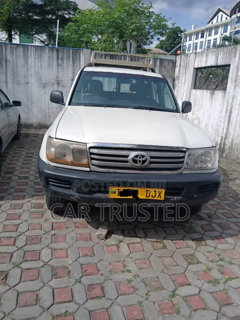 Toyota Land Cruiser 1999 White